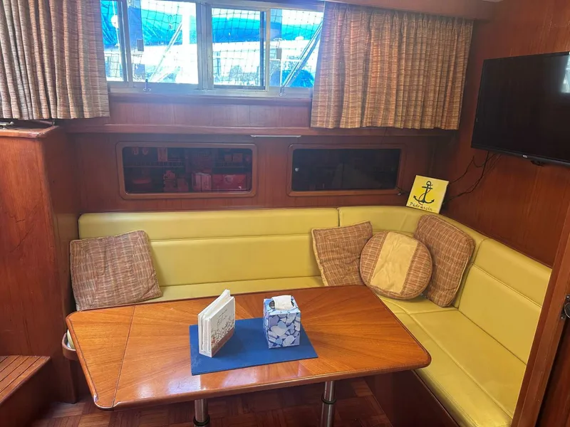 Slide: The Image of 1018 Padraigin Dinette1 - 5786122