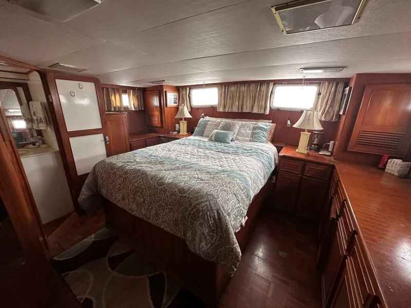 Slide: The Image of 1029 Padraigin Master Cabin - 5786134