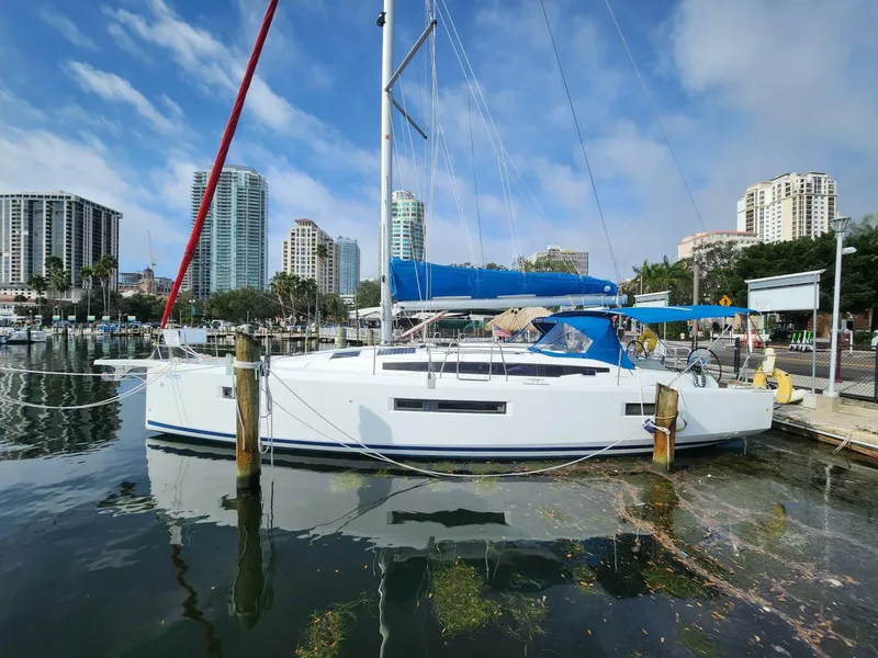 The Image of Port Midships 2020 Sun Odyssey 410 -
Sul Vento - 5826411