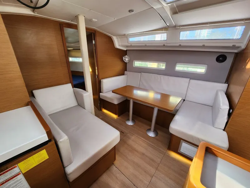 Slide: The Image of Dinette 2020 Sun Odyssey 410 -
Sul Vento - 5821030