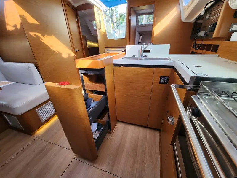 Slide: The Image of Galley 2020 Sun Odyssey 410 -
Sul Vento - 5821107
