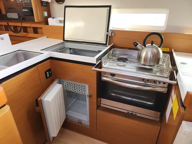 Slide: The Image of Stove 2020 Sun Odyssey 410 -
Sul Vento - 5821099