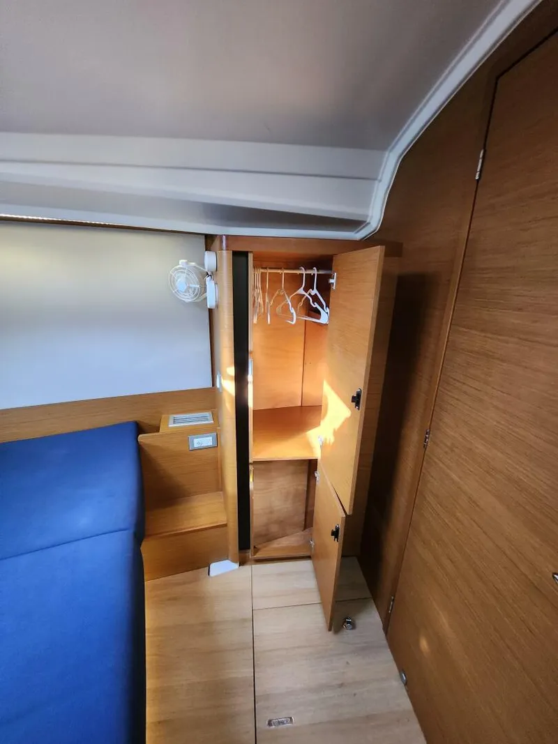 Slide: The Image of Fwd cabin 3 2020 Sun Odyssey 410 -
Sul Vento - 5821103