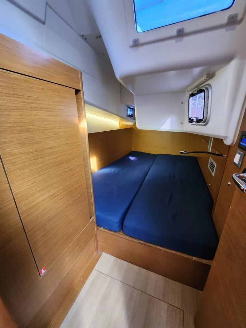 Slide: The Image of Stb aft cabin 2020 Sun Odyssey 410 -
Sul Vento - 5821056