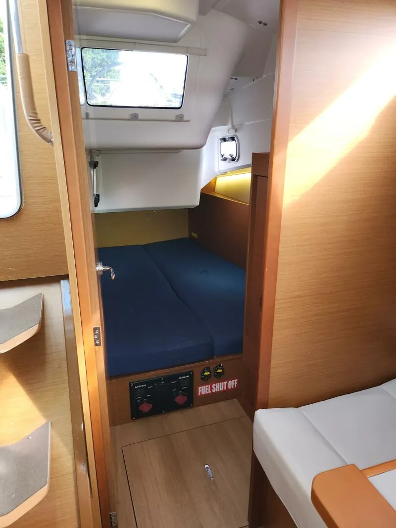 Slide: The Image of Port Aft Cabin 2020 Sun Odyssey 410 -
Sul Vento - 5821061