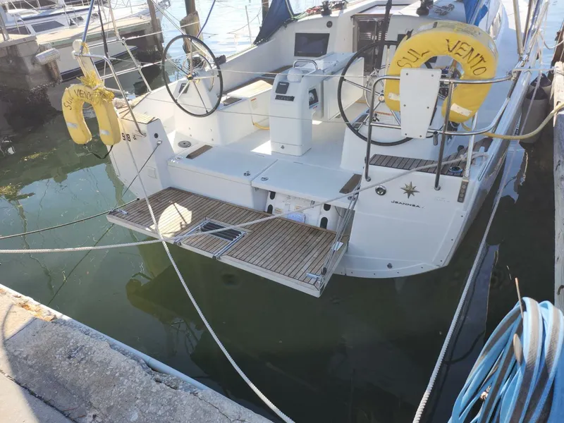 Slide: The Image of Stb Transom 2020 Sun Odyssey 410 -
Sul Vento - 5821104