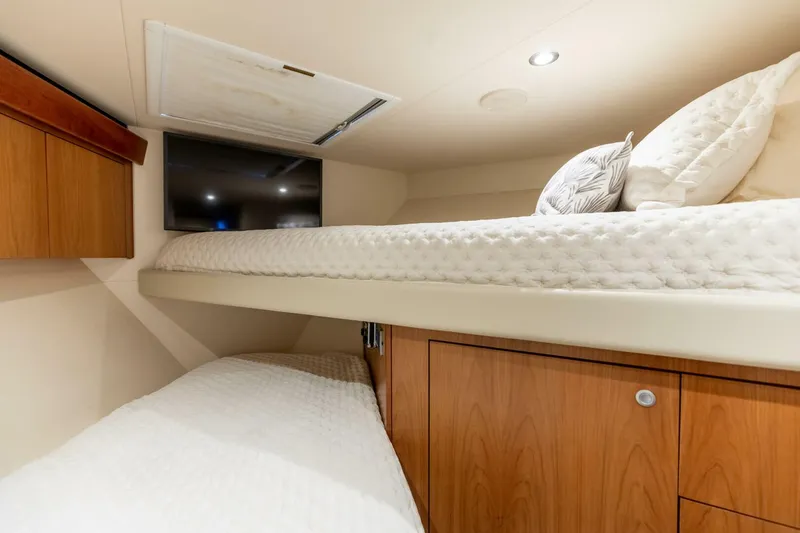 Slide: The Image of 2012 Hatteras 60 GT - 5738027