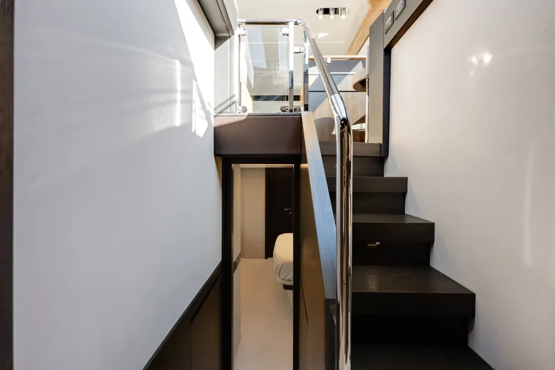 Slide: The Image of Azimut 66 FLY 2018 - 5709195