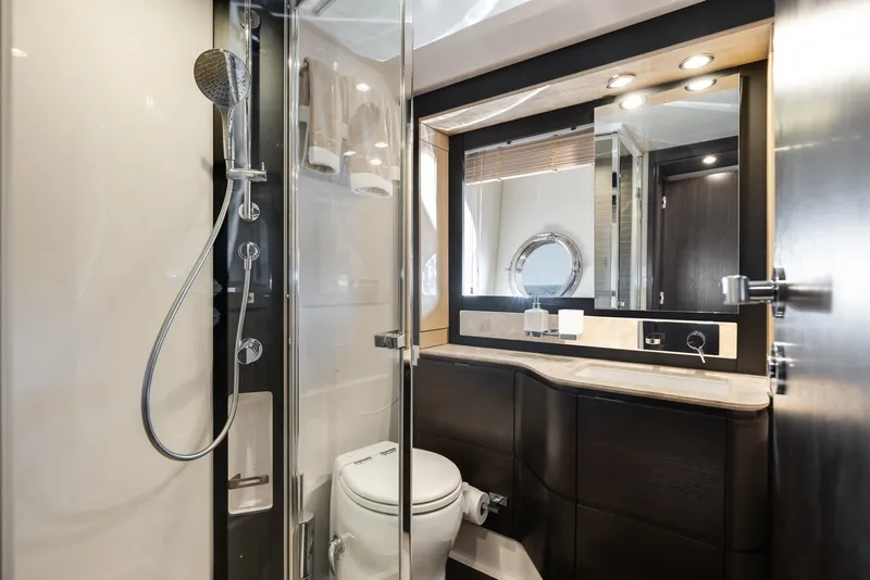 Slide: The Image of Azimut 66 FLY 2018 - 5709180