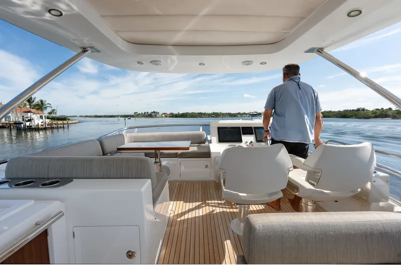 Slide: The Image of Azimut 66 FLY 2018 - 5709205