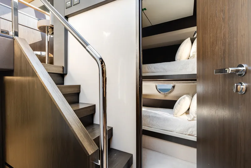 Slide: The Image of Azimut 66 FLY 2018 - 5709181