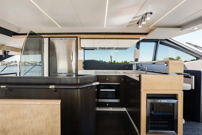 Slide: The Image of Azimut 66 FLY 2018 - 5709216