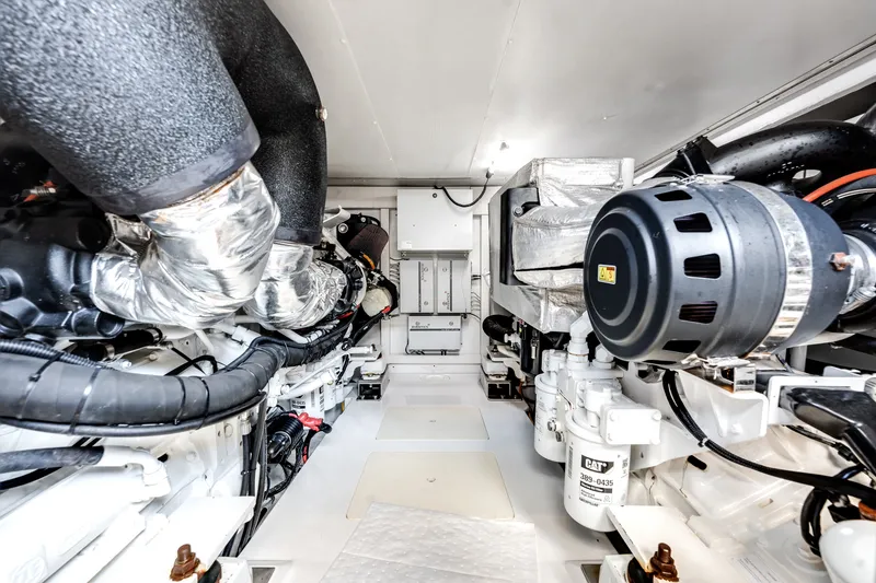 Slide: The Image of Azimut 66 FLY 2018 - 5709222