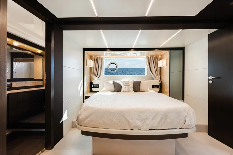 Slide: The Image of Azimut 66 FLY 2018 - 5709187