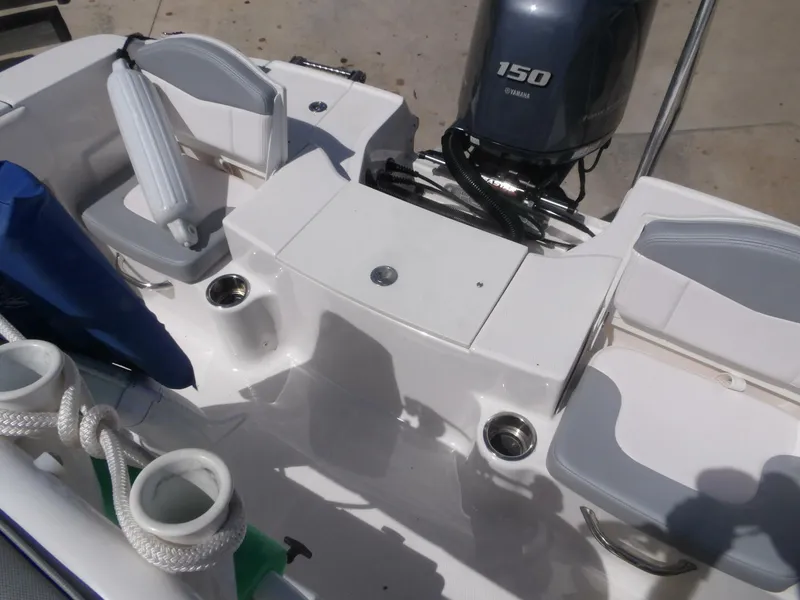 Slide: The Image of Robalo R180 2021 - 5709730