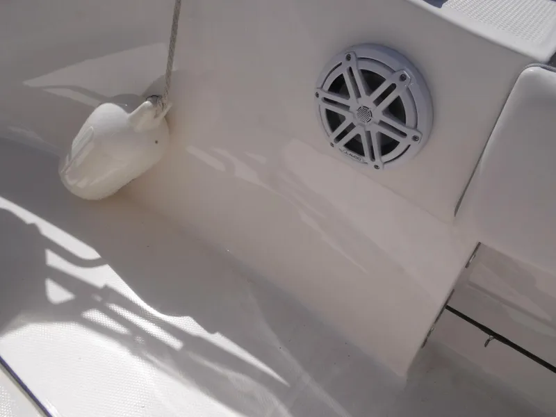 Slide: The Image of Robalo R180 2021 - 5709738