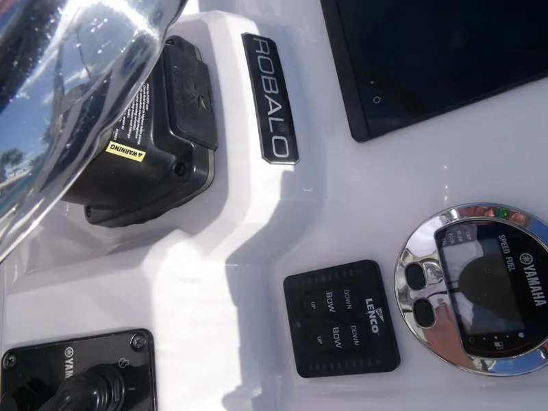 Slide: The Image of Robalo R180 2021 - 5709742