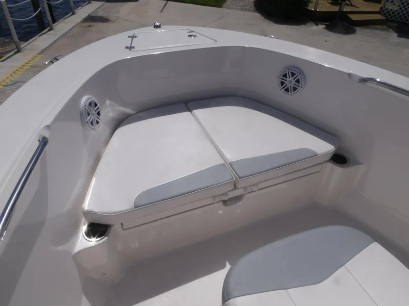 Slide: The Image of Robalo R180 2021 - 5709747