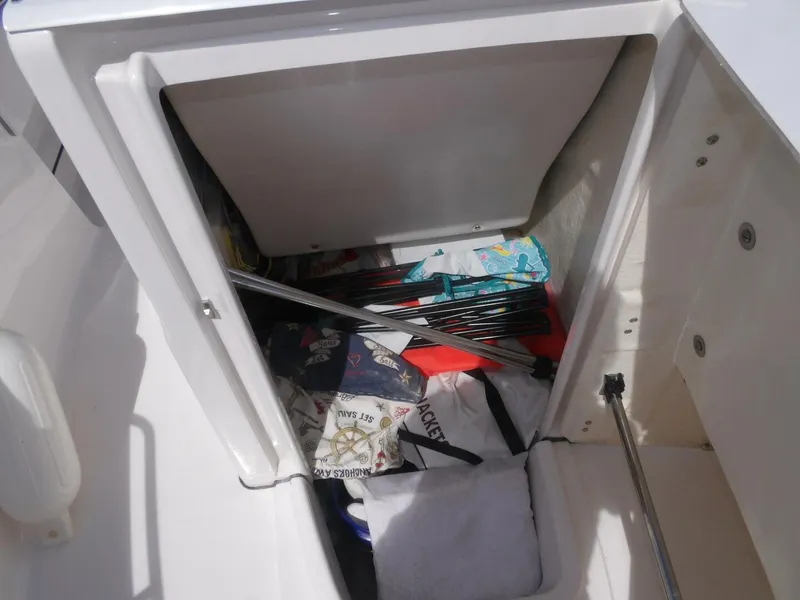 Slide: The Image of Robalo R180 2021 - 5709750