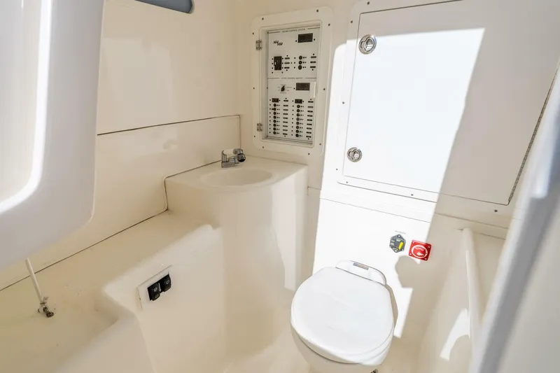 Slide: The Image of  2018 SeaVee 370Z- SUSAN L - 5779847