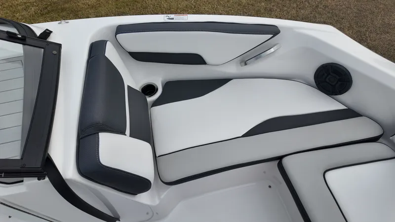 Slide: The Image of Yamaha SX195 2025 - 13