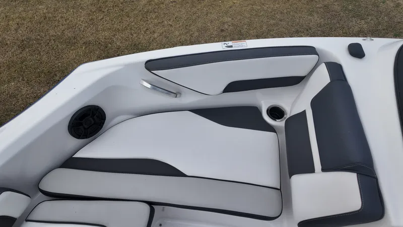 Slide: The Image of Yamaha SX195 2025 - 14