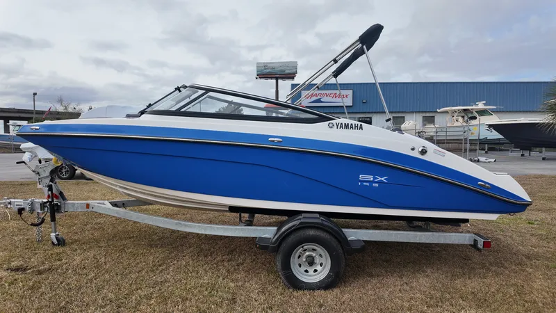 Slide: The Image of Yamaha SX195 2025 - 17