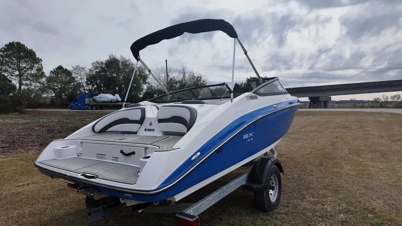 Slide: The Image of Yamaha SX195 2025 - 2