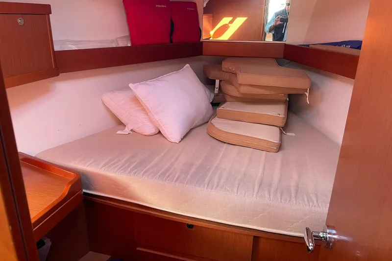 Slide: The Image of Beneteau Oceanis 37 2015 - 5712846