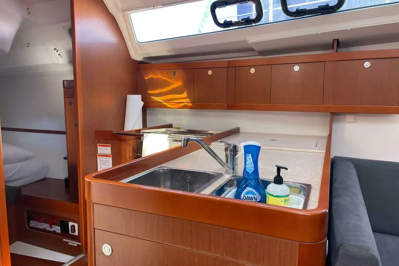 Slide: The Image of Beneteau Oceanis 37 2015 - 5712847