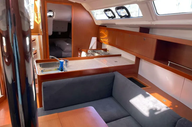 Slide: The Image of Beneteau Oceanis 37 2015 - 5712860