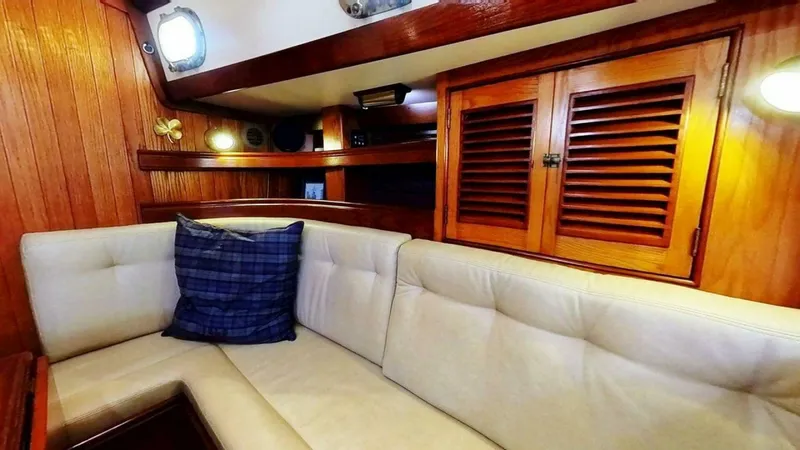 Slide: The Image of Shannon Aegean 1984 - 5719190