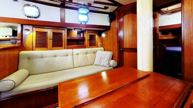 Slide: The Image of Shannon Aegean 1984 - 5719204