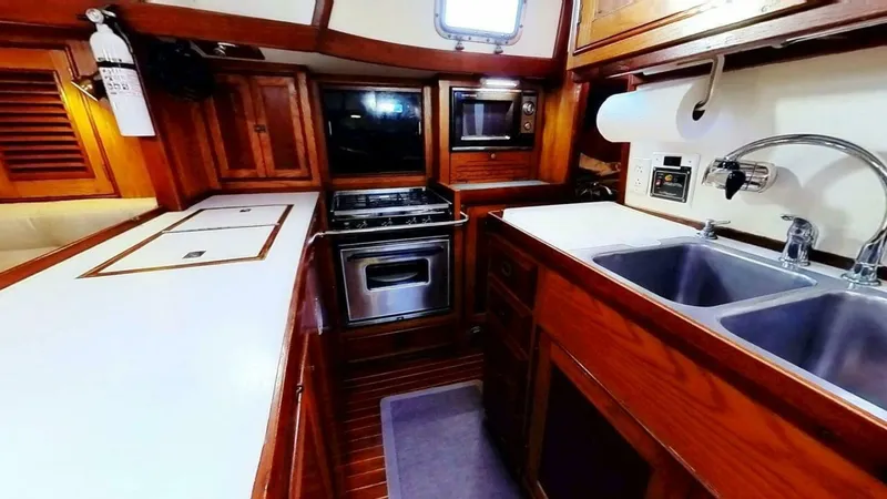 Slide: The Image of Shannon Aegean 1984 - 5719184