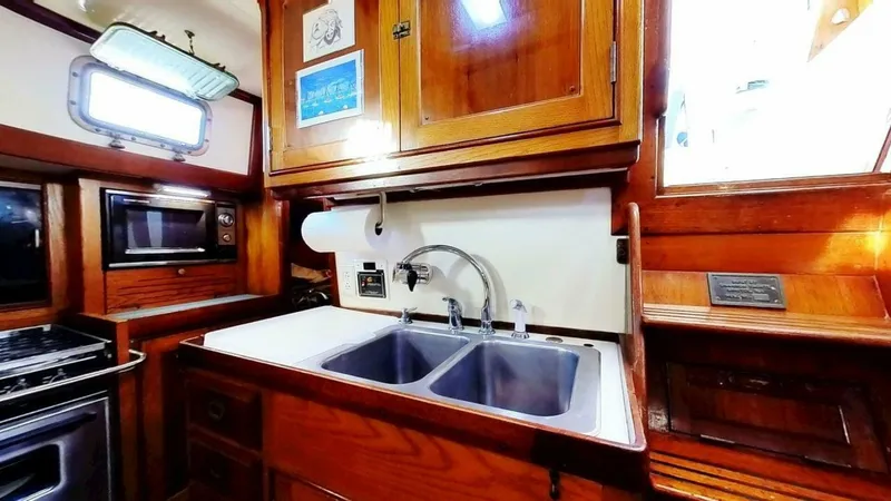 Slide: The Image of Shannon Aegean 1984 - 5719185