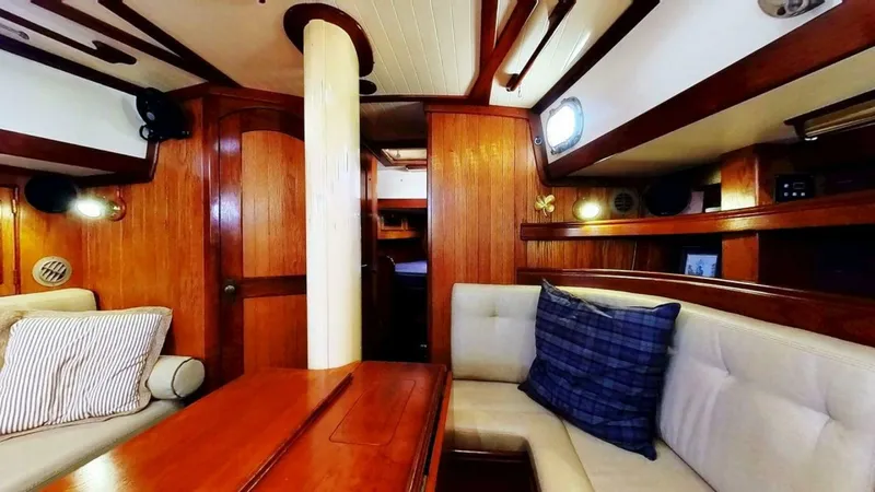 Slide: The Image of Shannon Aegean 1984 - 5719189