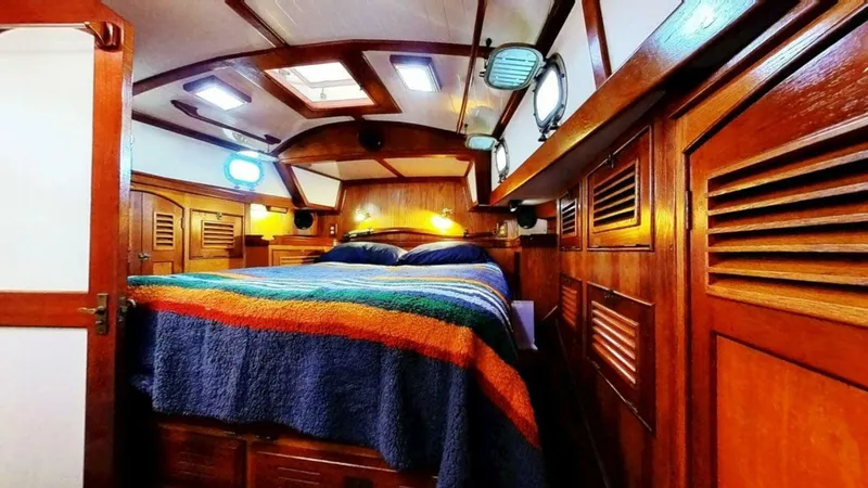 Slide: The Image of Shannon Aegean 1984 - 5719175