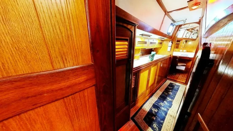 Slide: The Image of Shannon Aegean 1984 - 5719176