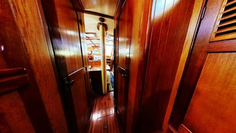 Slide: The Image of Shannon Aegean 1984 - 5719194