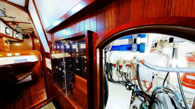 Slide: The Image of Shannon Aegean 1984 - 5719180