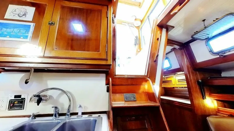 Slide: The Image of Shannon Aegean 1984 - 5719186