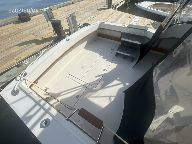 Slide: The Image of 31' Pursuit cockpit1 - 5719007