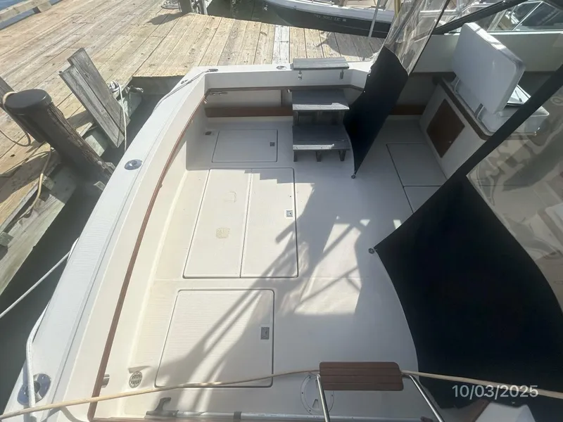 Slide: The Image of 31' Pursuit cockpit port - 5719009
