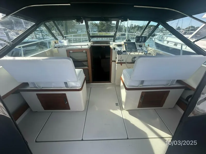 Slide: The Image of 31' Pursuit upper deck forward - 5719045