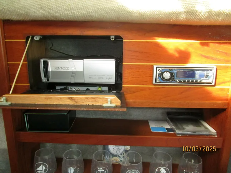 Slide: The Image of 31' Pursuit salon stereo - 5719042