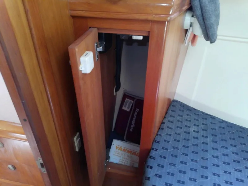 Slide: The Image of Mainship 34 Pilot II 2004 - 5714803