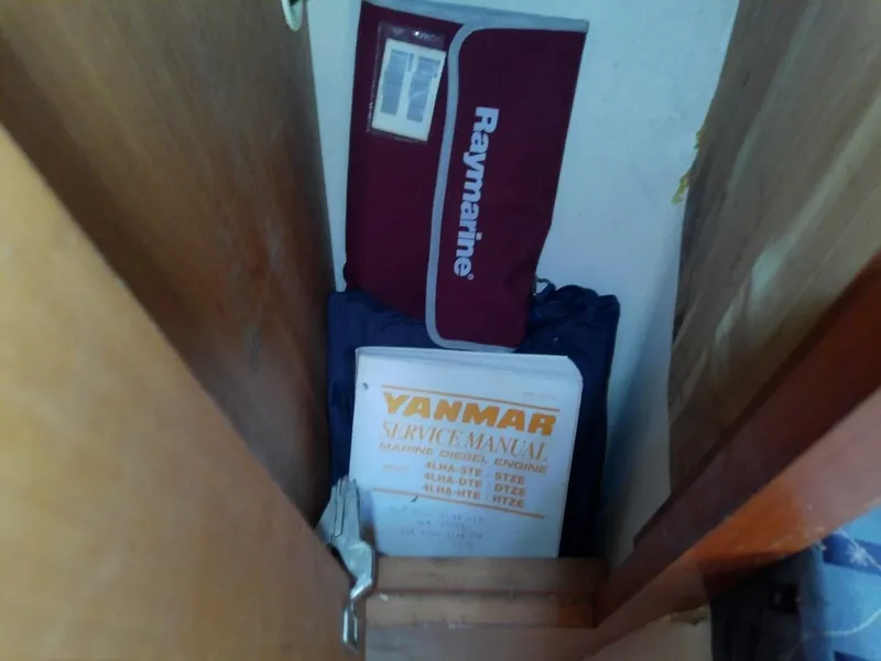 Slide: The Image of Mainship 34 Pilot II 2004 - 5714805