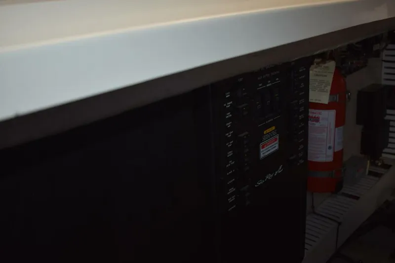 Slide: The Image of Sea Ray 390 Sundancer 2005 - 5715935