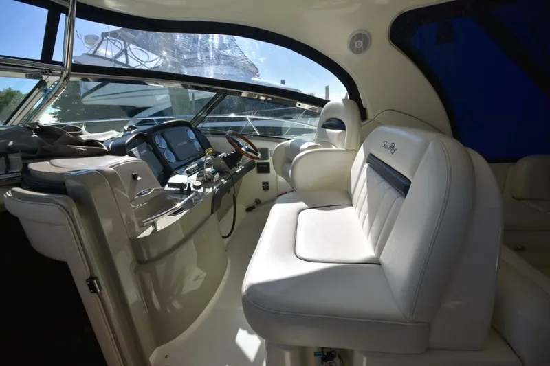 Slide: The Image of Sea Ray 390 Sundancer 2005 - 5715939