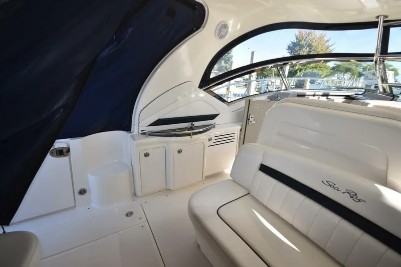 Slide: The Image of Sea Ray 390 Sundancer 2005 - 5715943